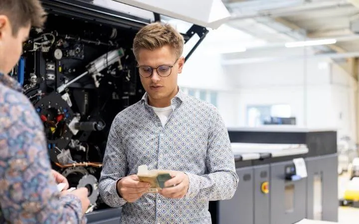 Herstellung einer Faltschachtel mit Automatikboden Herstellung einer Faltschachtel mit Automatikboden