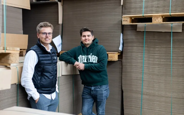 Lager Wellpappe für Kartonzuschnitte Lager Wellpappe für Kartonzuschnitte